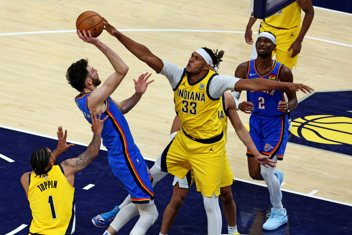 Pacers center Myles Turner (33) blocks the shot of Thunder forward Chet Holmgren (7).
