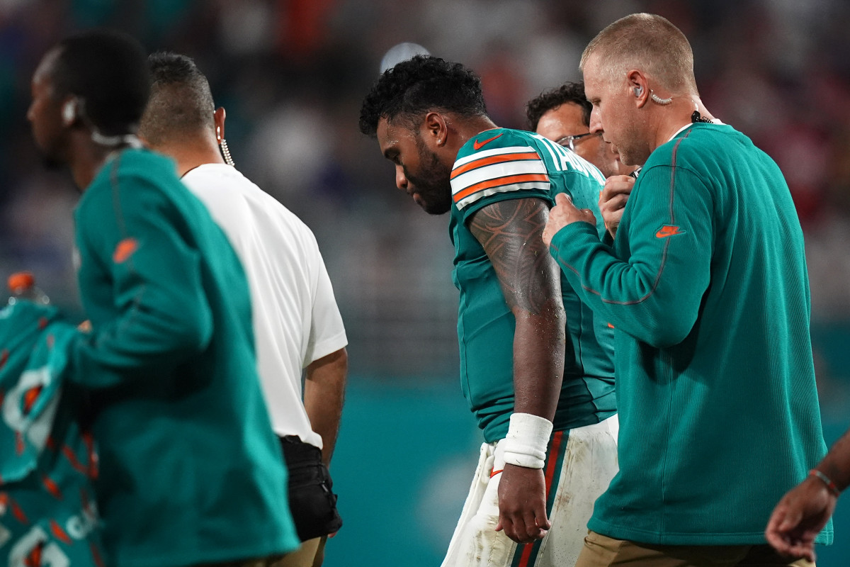 Hall of Fame QB Offers Career Advice to Dolphins' Tua Tagovailoa - Athlon Sports