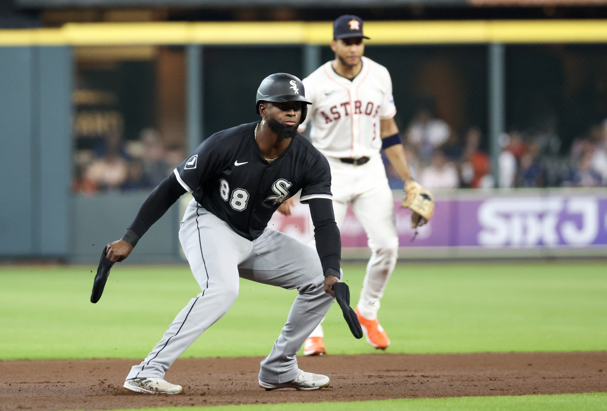 Phillies Get Tough News on Trade for Luis Robert Jr. From Mariners - Athlon Sports