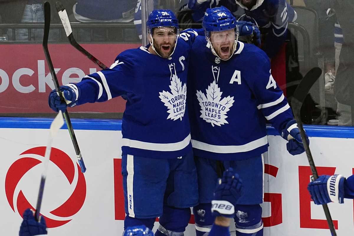 NHL Insider Wonders if Ducks Would 'Take a Shot' at Maple Leafs Veteran - Athlon Sports