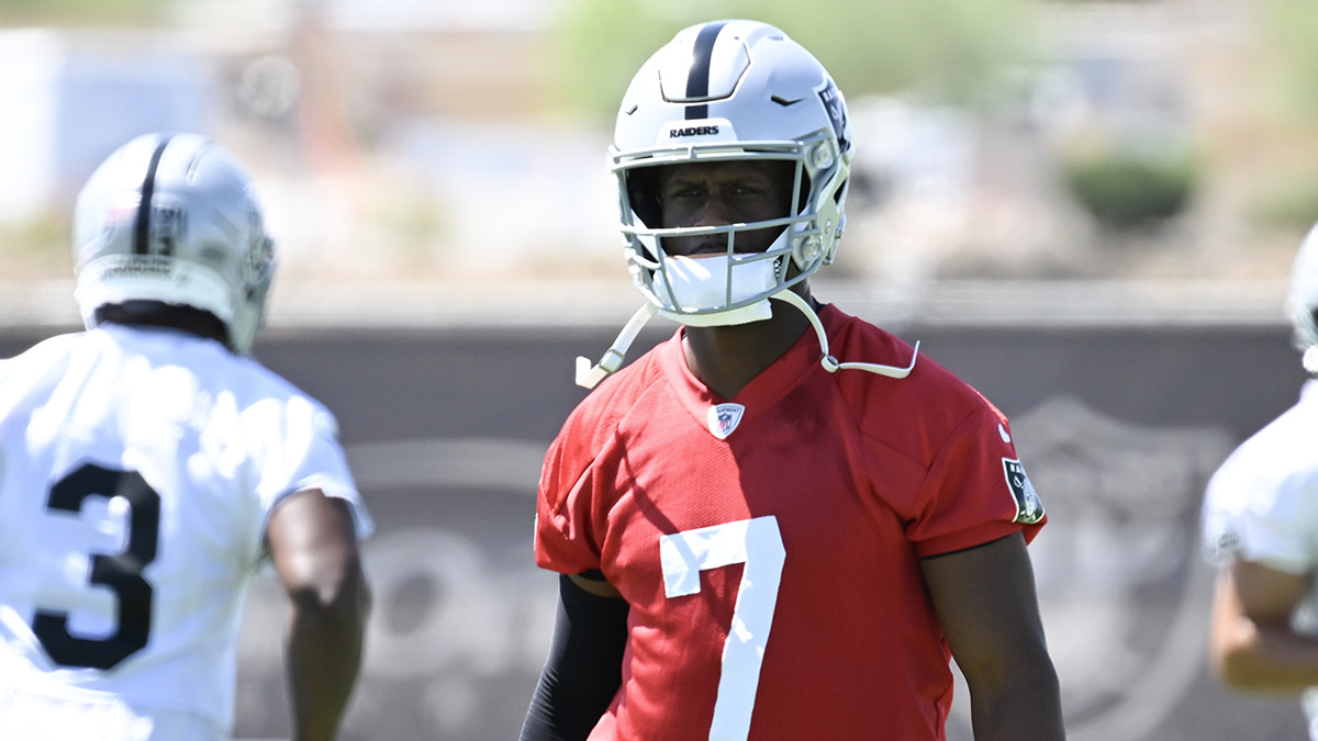 Geno Smith Predicted to Have Bigger Impact Than Sam Darnold in 2025 - Athlon Sports