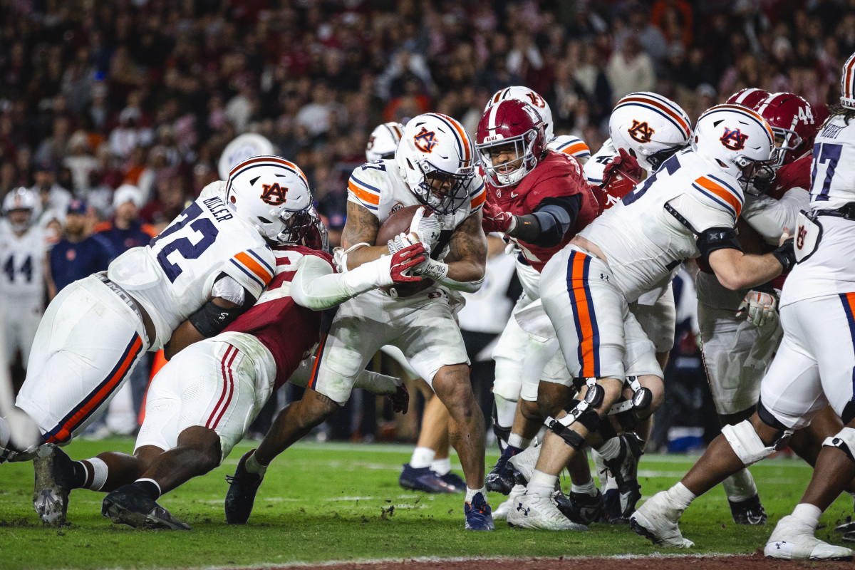 Auburn Tigers running back Jarquez Hunter (27).