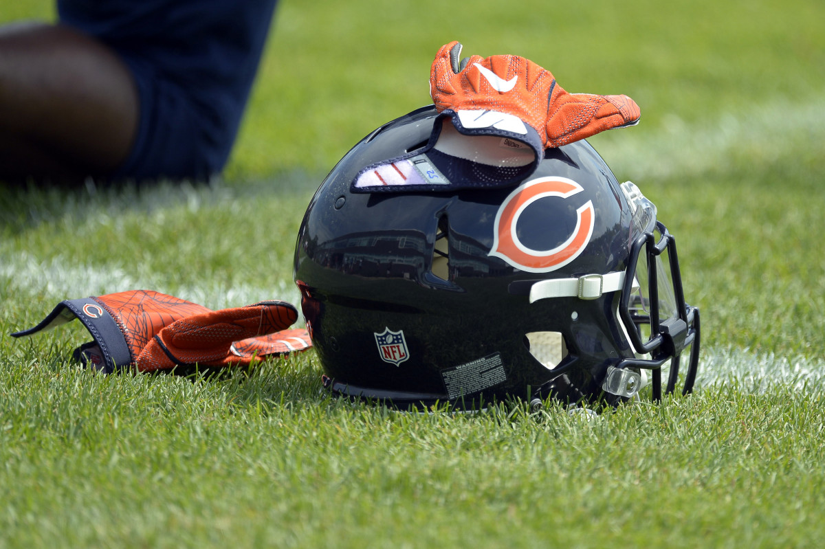 Bears 10-Year Veteran Bids Emotional Farewell to Chicago - Athlon Sports