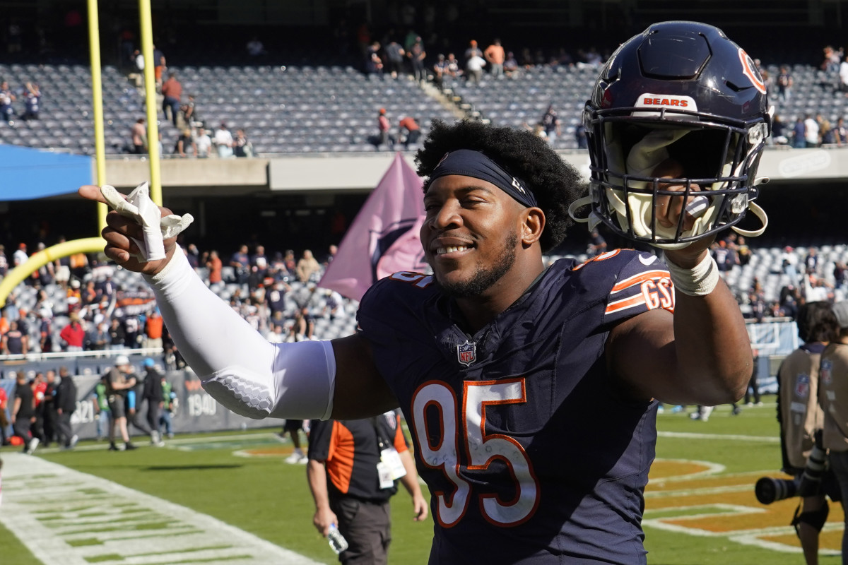 Former Chicago Bears defensive end DeMarcus Walker (95) gestures to the crowd after the game against the Carolina Panthers.