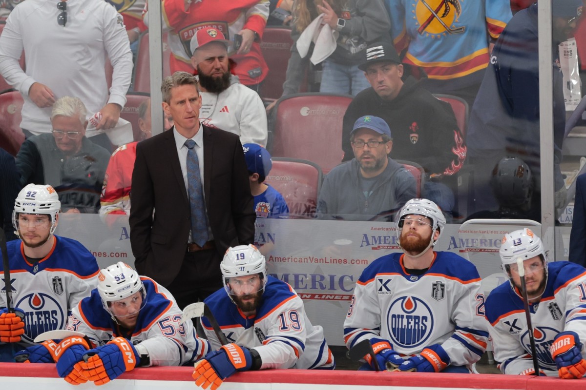 Oilers' Kris Knoblauch Offers Head-Scratching Comments on Goalie Issue - Athlon Sports