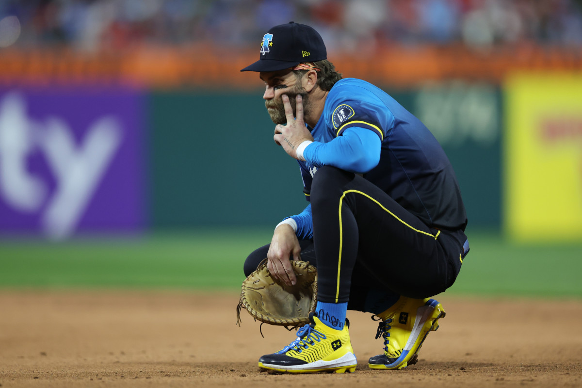 Phillies Alter Bryce Harper Plans, Set Minimum Return Date - Athlon Sports