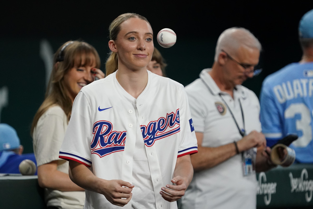Fans Notice DiJonai Carrington’s Behavior Toward Paige Bueckers at Rangers Game - Athlon Sports