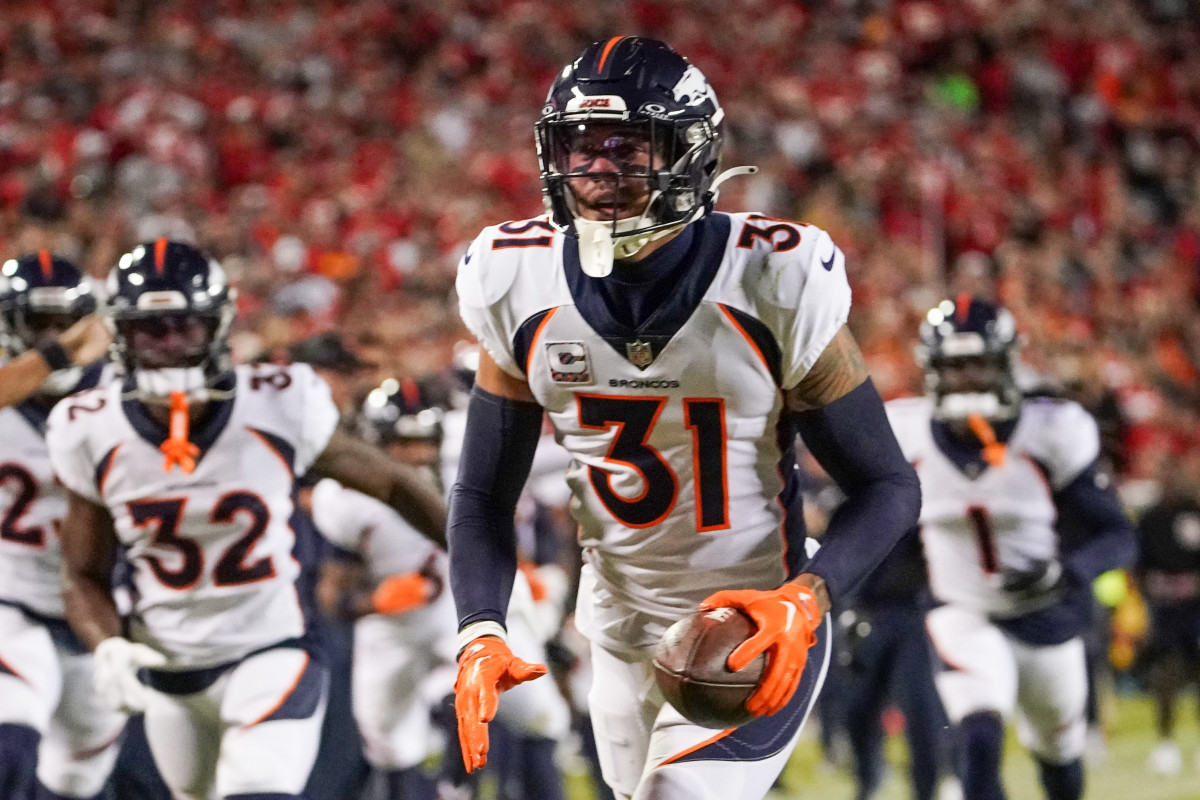 Former Denver Broncos Star Predicted to Sign With AFC West Rival - Athlon Sports