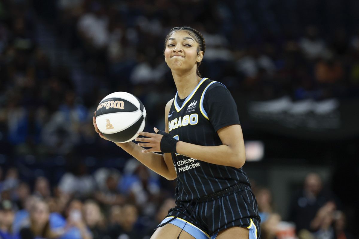 Chiney Ogwumike Sends Clear Angel Reese Message Amid Sky Loss to Mercury - Athlon Sports