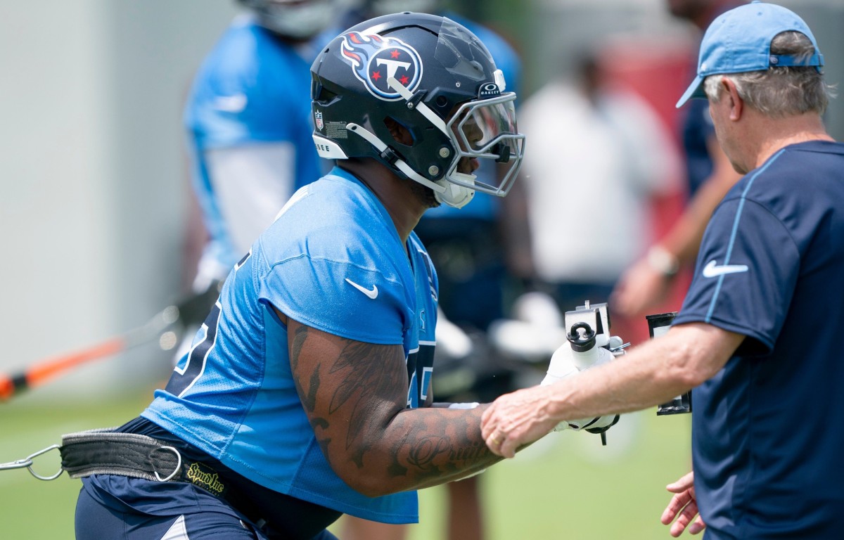 Former Titans Lineman Gives Thoughts On JC Latham's Position Change - Athlon Sports