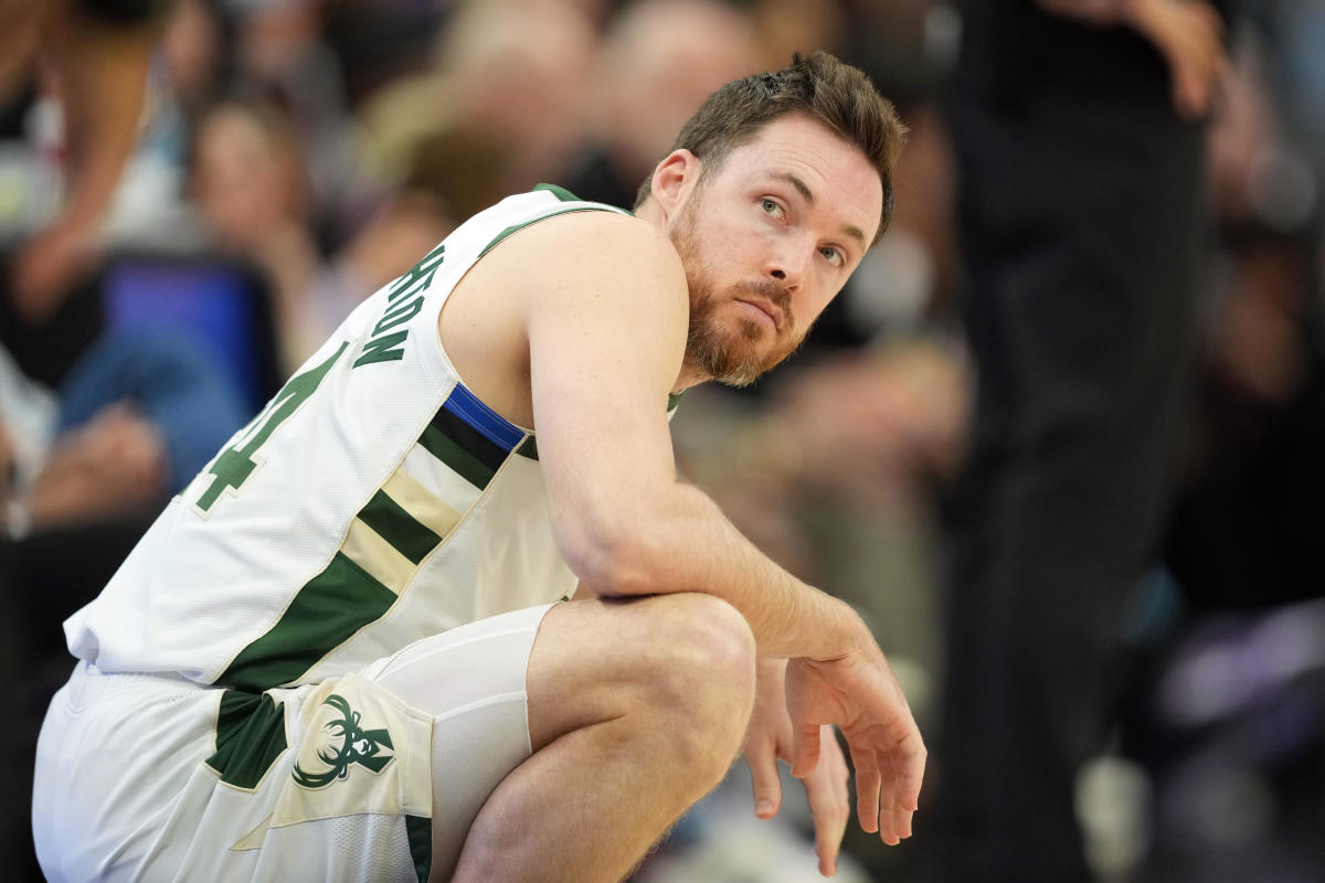 Milwaukee Bucks Wing Makes $9.4 Million Decision - Athlon Sports