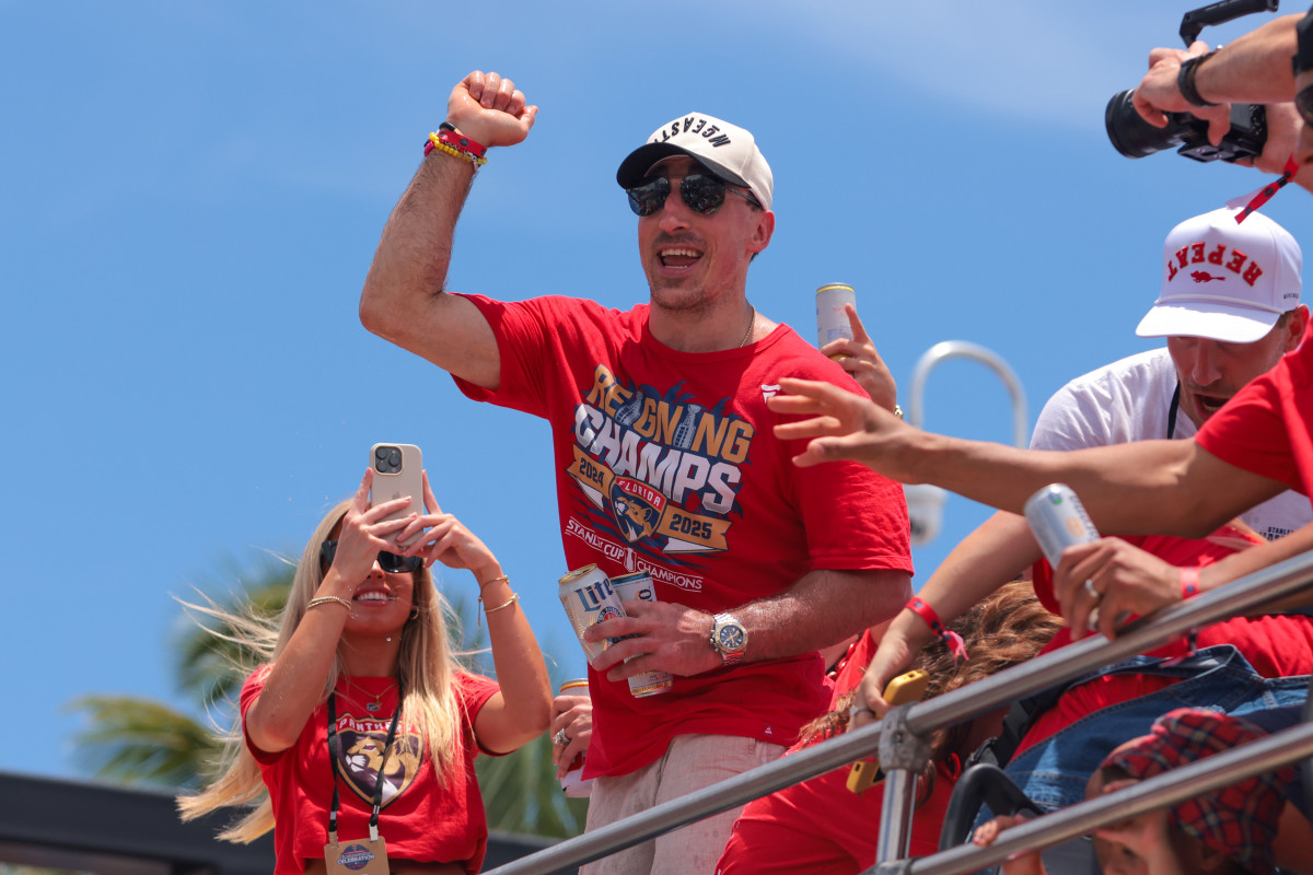 Elliotte Friedman Admits Surprise Over Panthers' Move for Star Free Agents - Athlon Sports