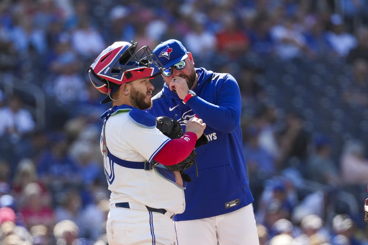 Alejandro Kirk Predicted to Make Blue Jays History - Athlon Sports