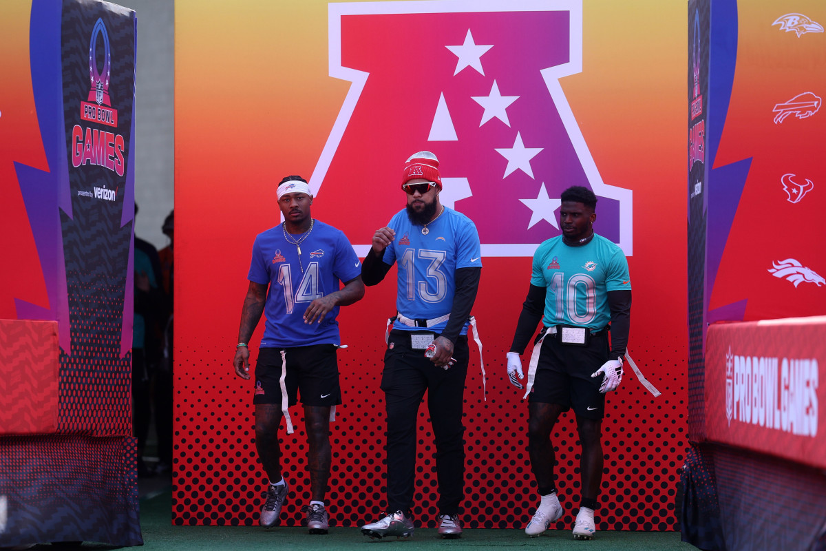 Dolphins Predicted to Land Pro Bowl WR, Named 'Perfect Landing Spot' - Athlon Sports