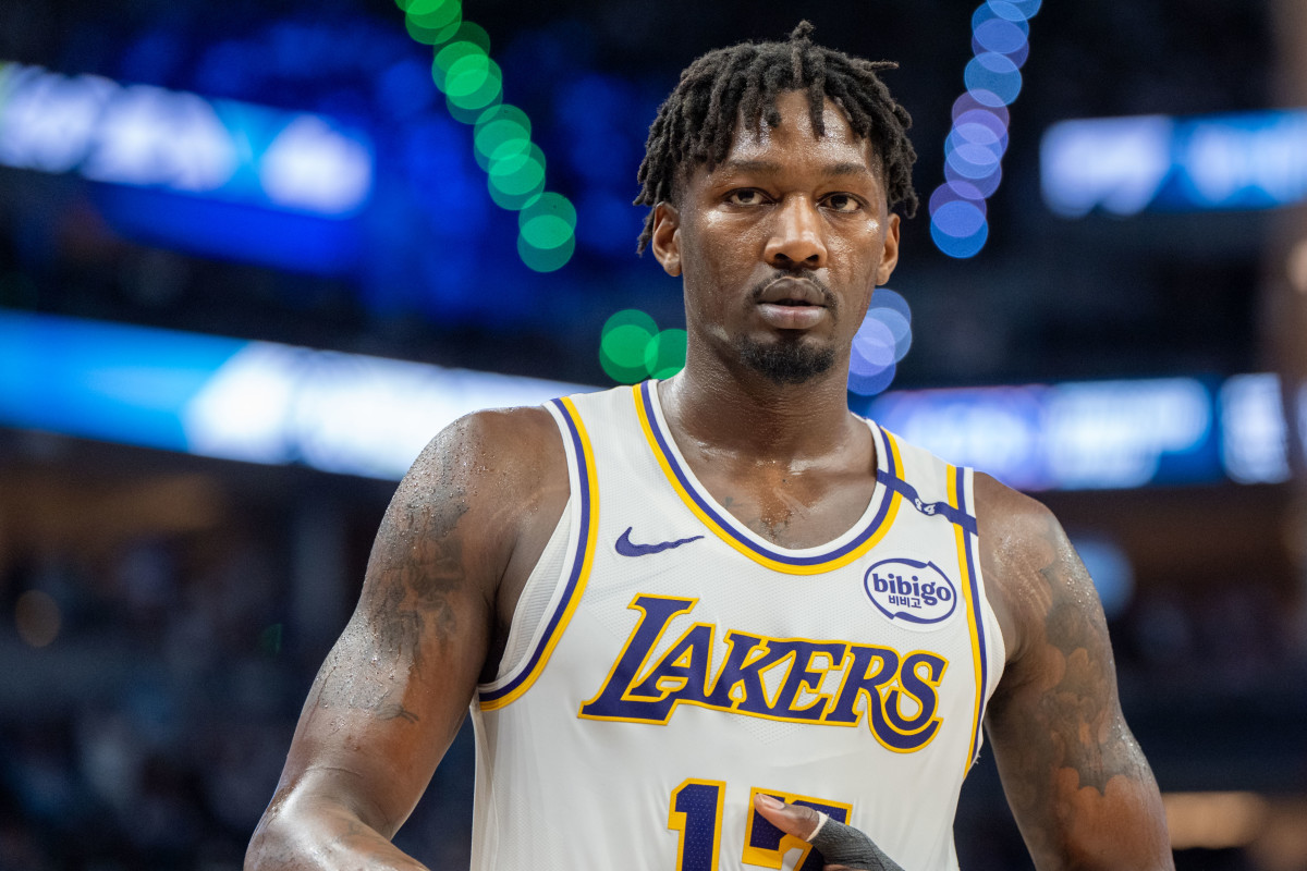 Los Angeles Lakers forward Dorian Finney-Smith (17) in action against the Minnesota Timberwolves at Target Center.