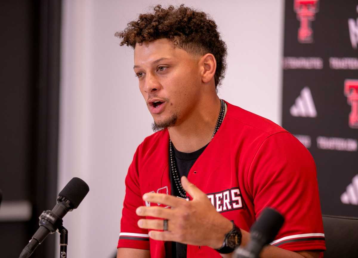 Patrick Mahomes' Golf Outing Trending for the Wrong Reasons - Athlon Sports