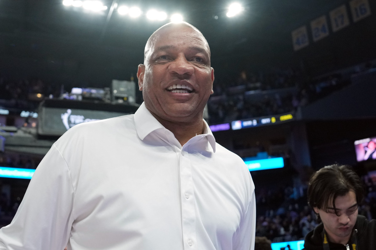 Bucks Look to Land Promising 6-Foot-8 Big Man Over Spurs, 76ers: Report - Athlon Sports
