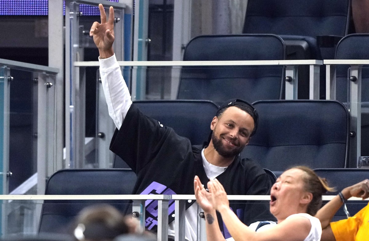 Valkyries Make Stunning Announcement After Stephen Curry Appearance - Athlon Sports