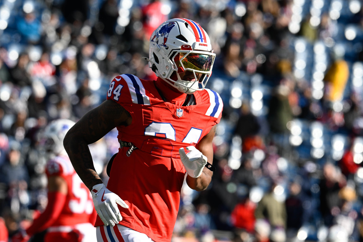 New England Patriots wide receiver Kendrick Bourne (84) warms up before a game against the Indianapolis Colts at Gillette Stadium.