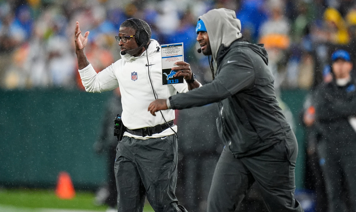 Detroit Lions defensive coordinator Aaron Glenn, left, and linebackers coach Kelvin Sheppard, right, react to a play against Green Bay Packers during the first half at Lambeau Field in Green Bay, Wis. on Sunday, Nov. 3, 2024.