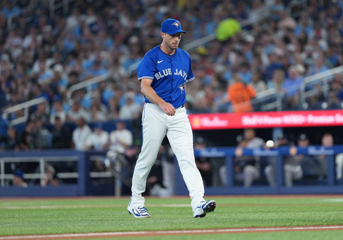 Max Scherzer Had Four Words After Leaving Yankees Game Early - Athlon Sports
