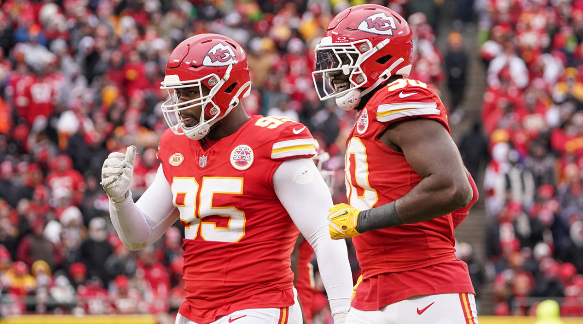 Kansas City Chiefs defensive tackle Chris Jones (left) and defensive end Charles Omenihu (right)