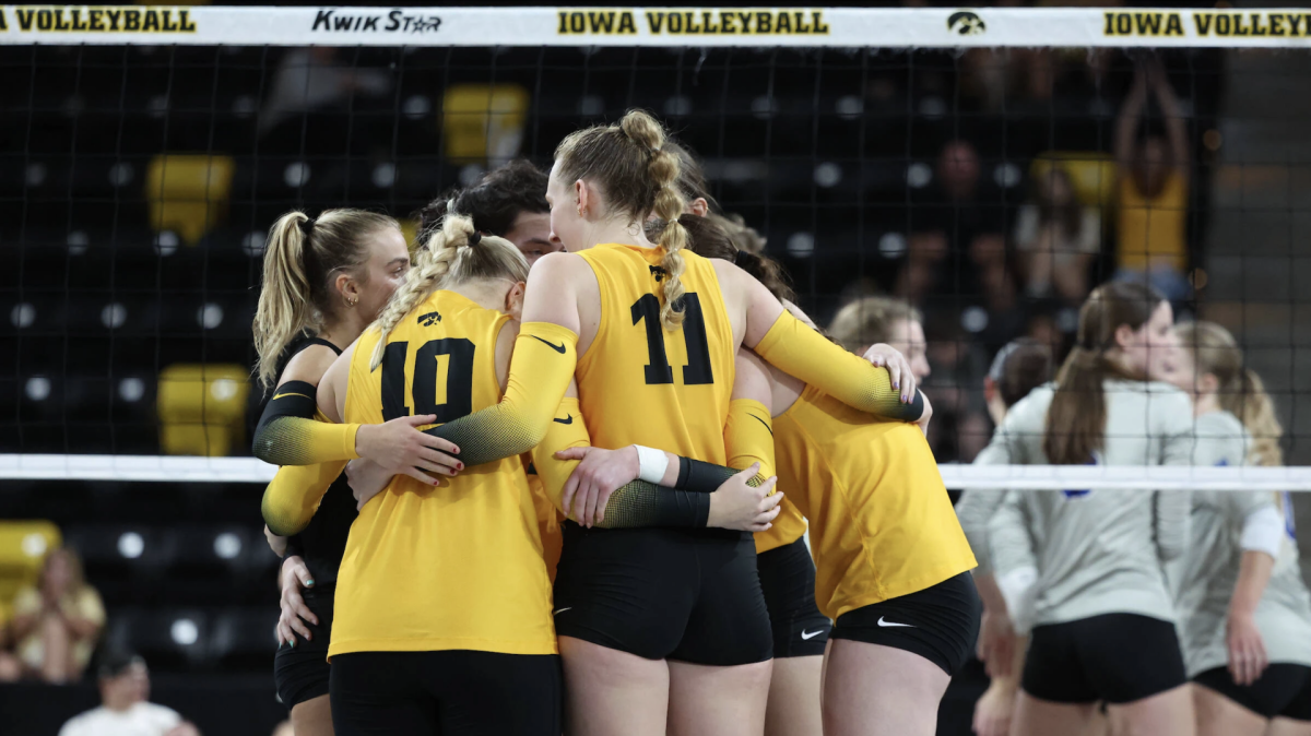 Illini Best Iowa in Four Sets - Athlon Sports