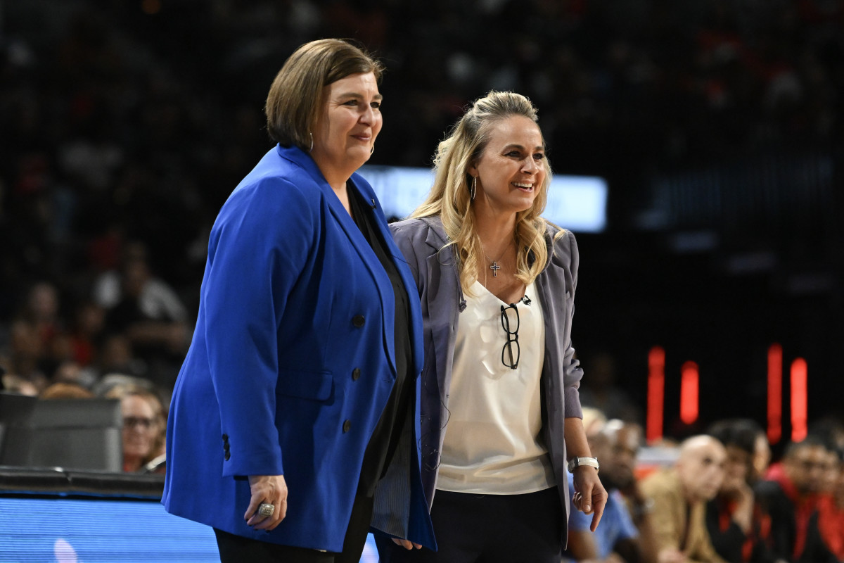 Dallas Wings head coach Latricia Trammell (left) and Las Vegas Aces head coach Becky Hammon. 