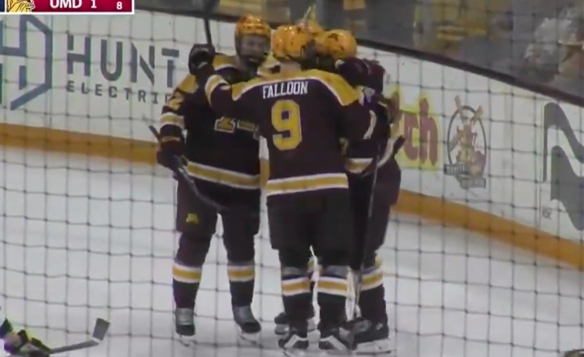 No. 6 Minnesota scores aplenty in 7-5 win over UMD - Athlon Sports