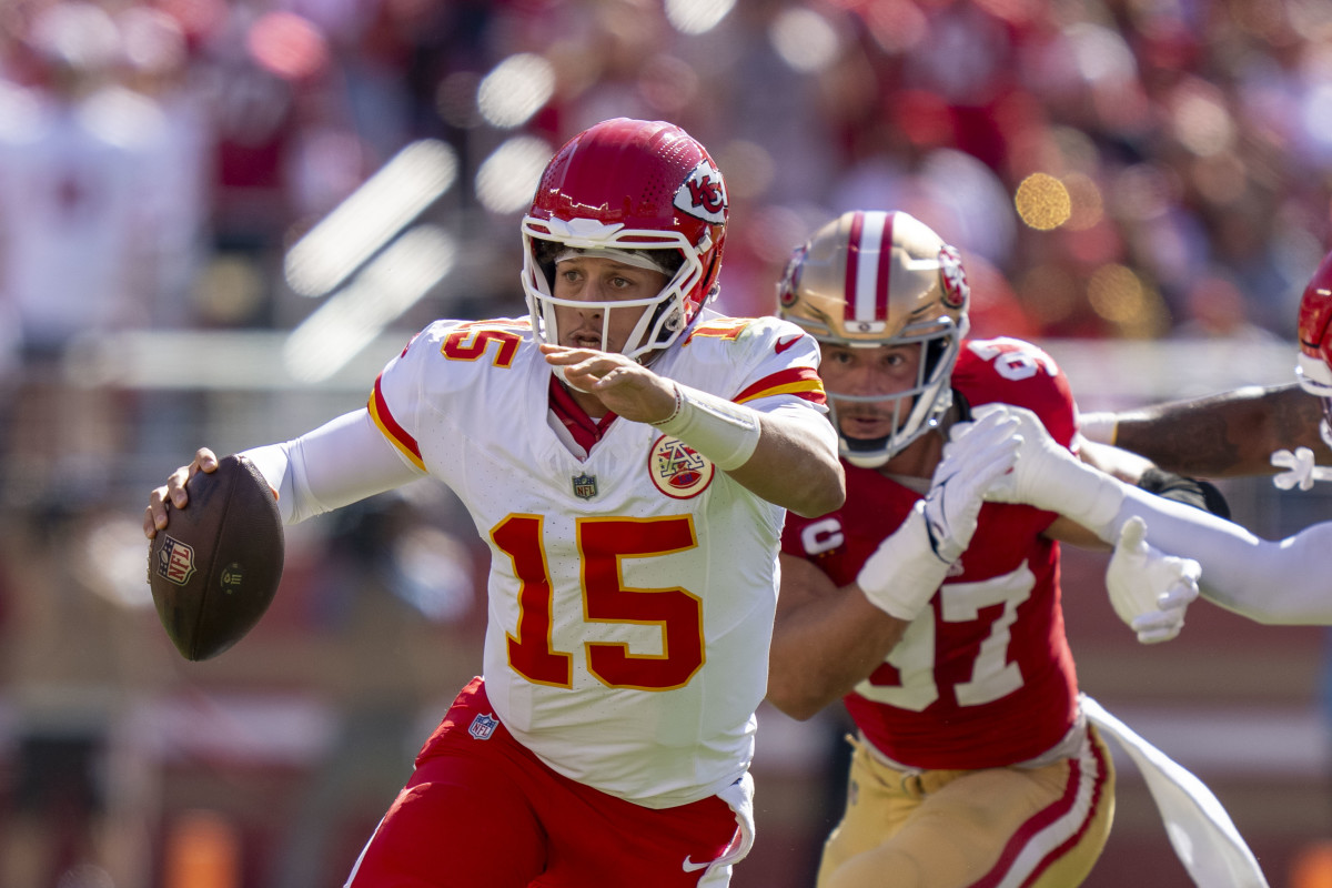 Chiefs QB Patrick Mahomes Under Fire for Controversial Play in Win Over  49ers - Athlon Sports