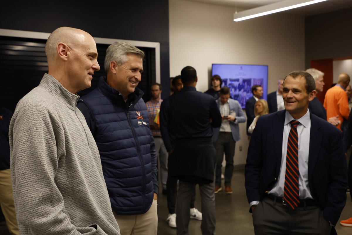 Indiana Pacers Rick Carlsile Honors College Basketball Legend Tony