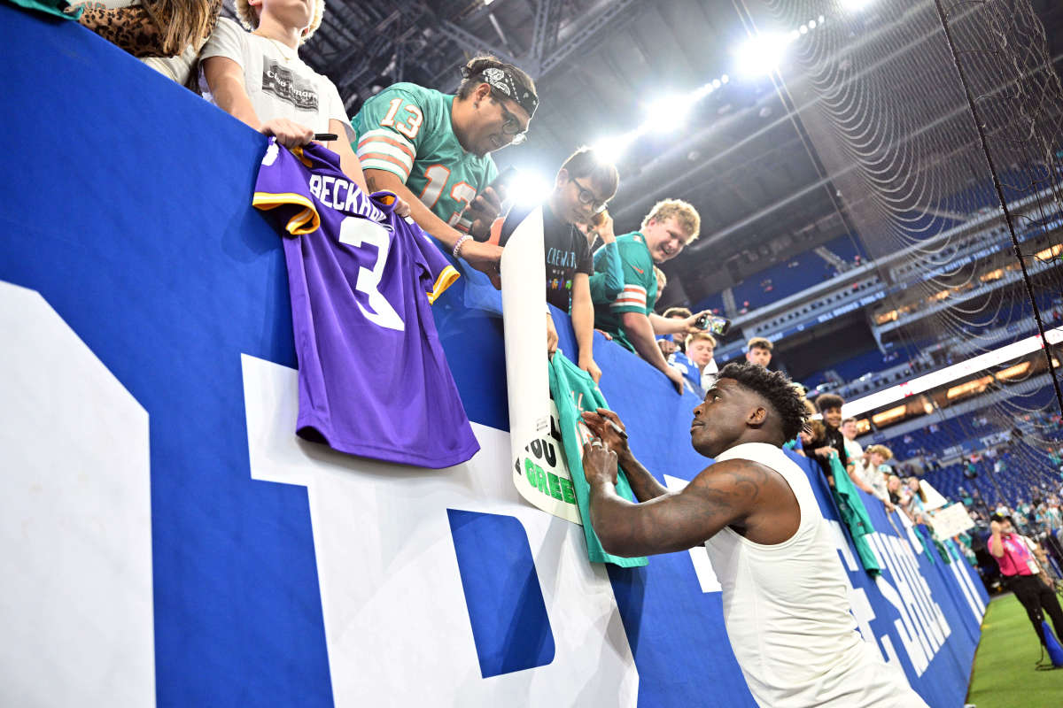 QB at a Loss to Explain Tyreek Hill's Worst Day as a Dolphin Athlon