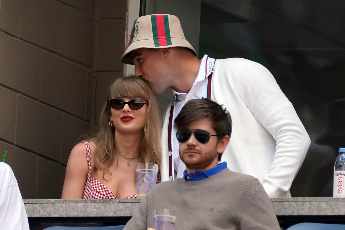 Taylor Swift and Kansas City Chiefs TE Travis Kelce