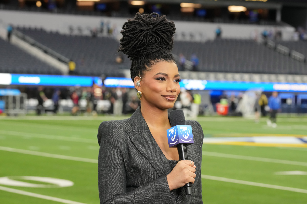 Taylor Rooks Turns Heads With AllWhite Outfit at LakersKnicks