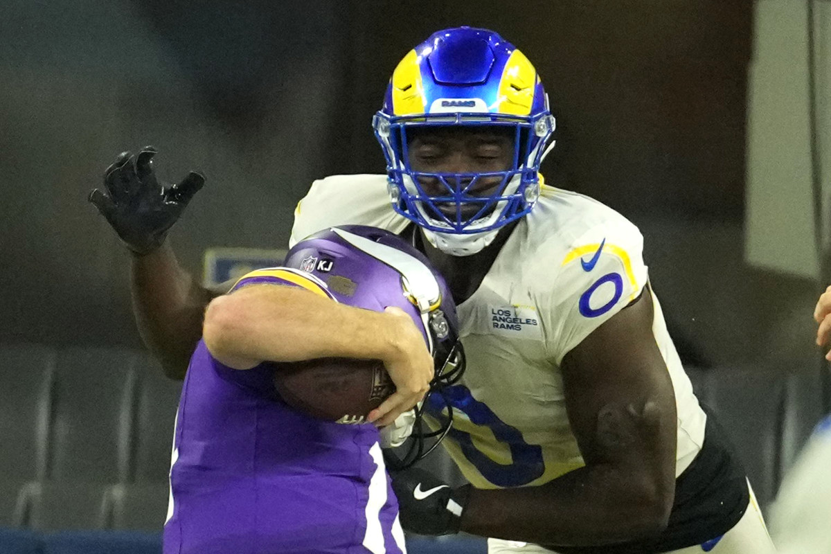 Vikings-Rams Officials Brutally Trolled by Eye Surgery Company After