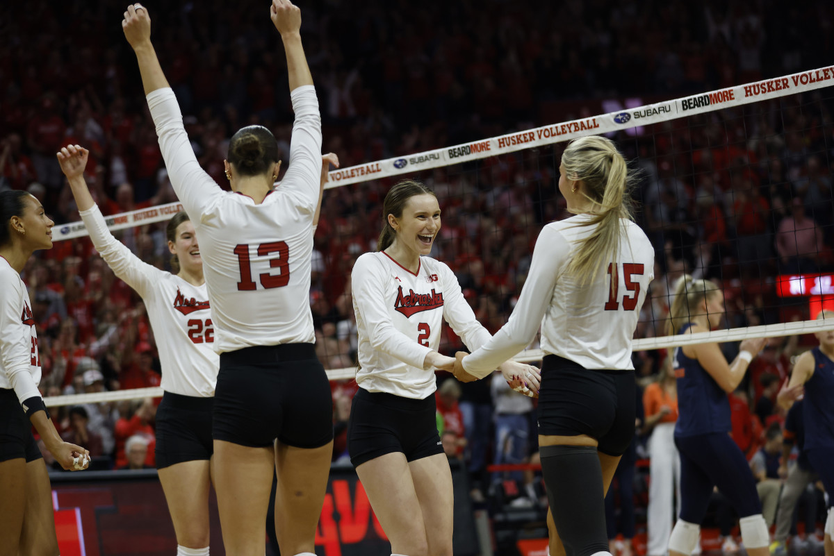 No. 2 Huskers Fight Off Illinois In Final Set To Finish Sweep - Athlon ...