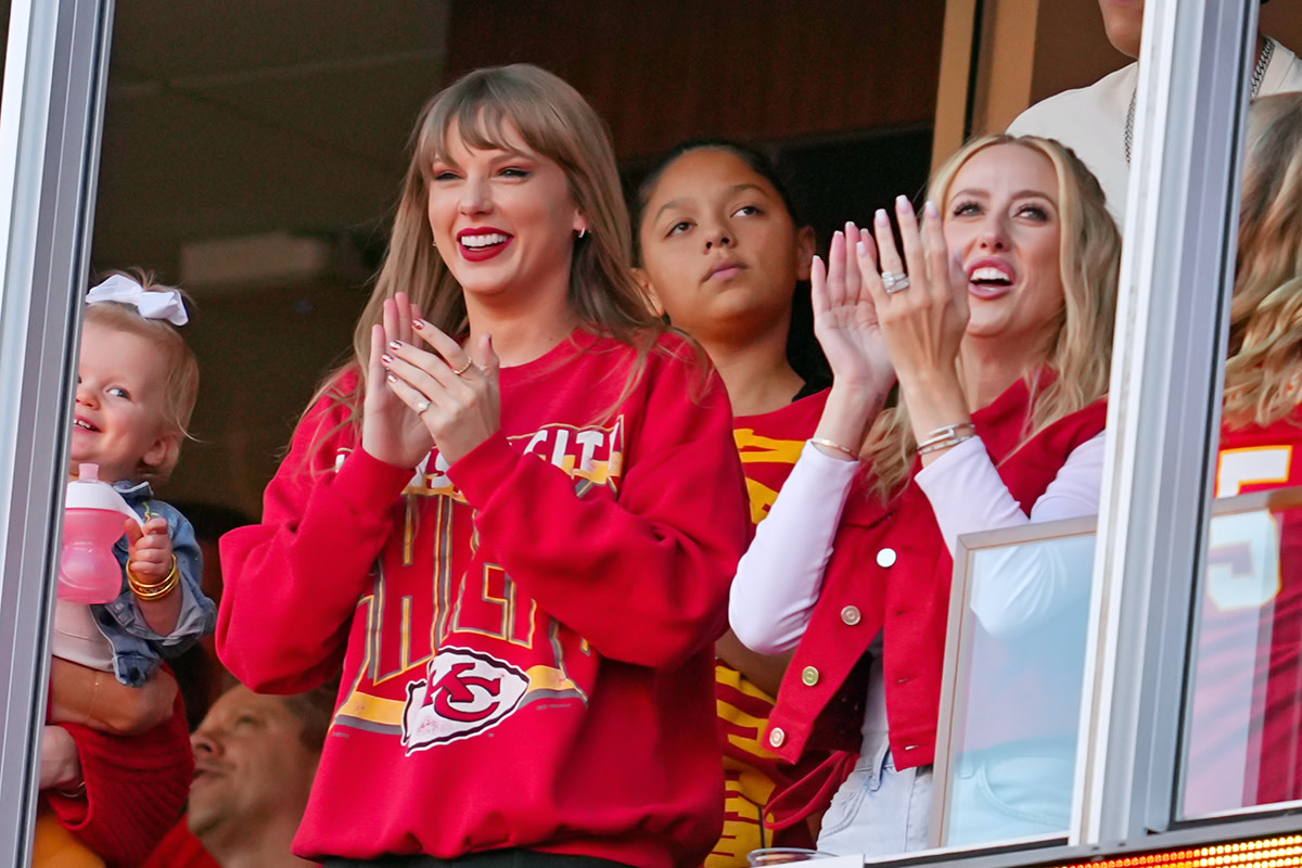 Taylor Swift and Brittany Mahomes