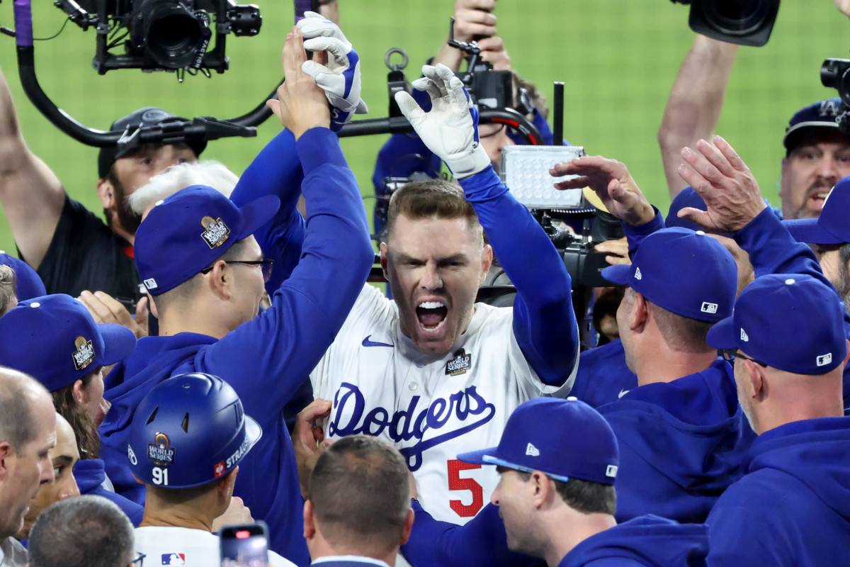 Freddie Freeman’s Emotional Moment with Dad PostWalkOff Grand Slam