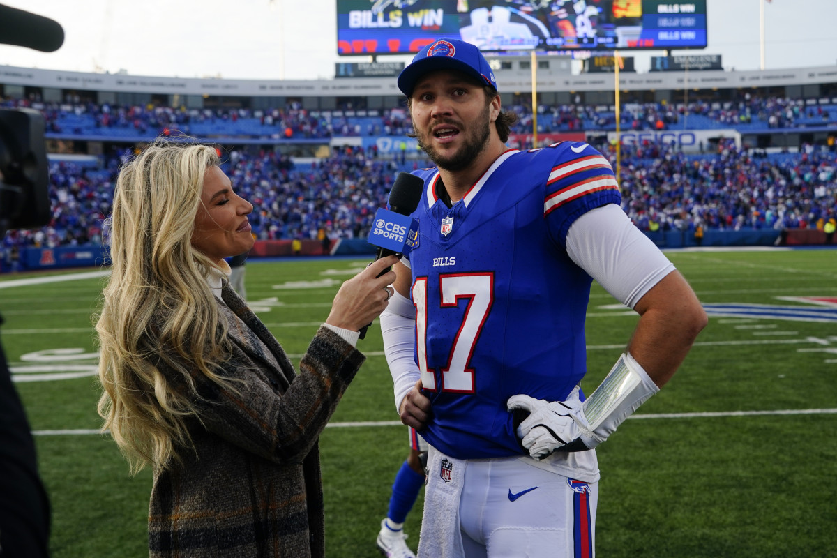 Josh Allen and Girlfriend Hailee Steinfeld Make Viral Prediction Before  Bills-Colts - Athlon Sports