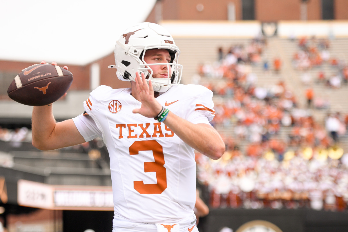 Texas QB Quinn Ewers Predicted to Replace $160 Million Gunslinger - Athlon  Sports