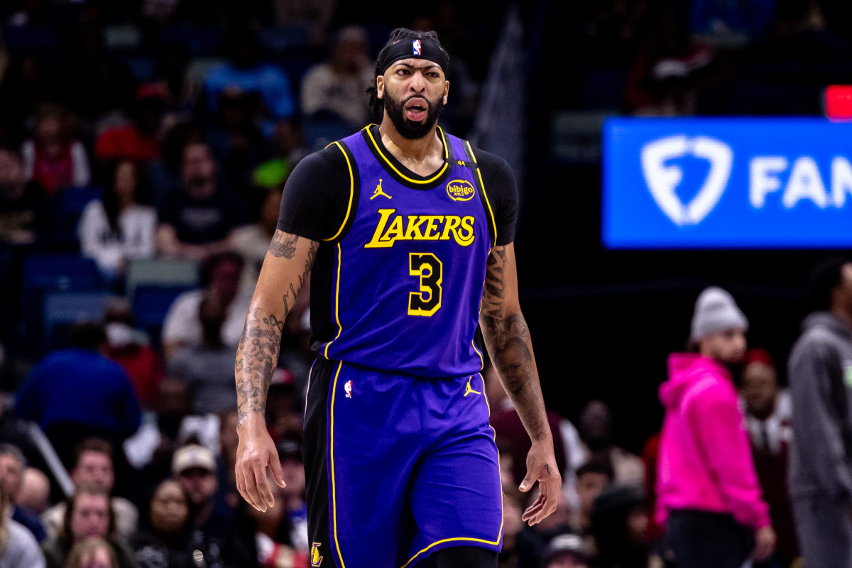 Lakers React to NBA's Anthony Davis Announcement  