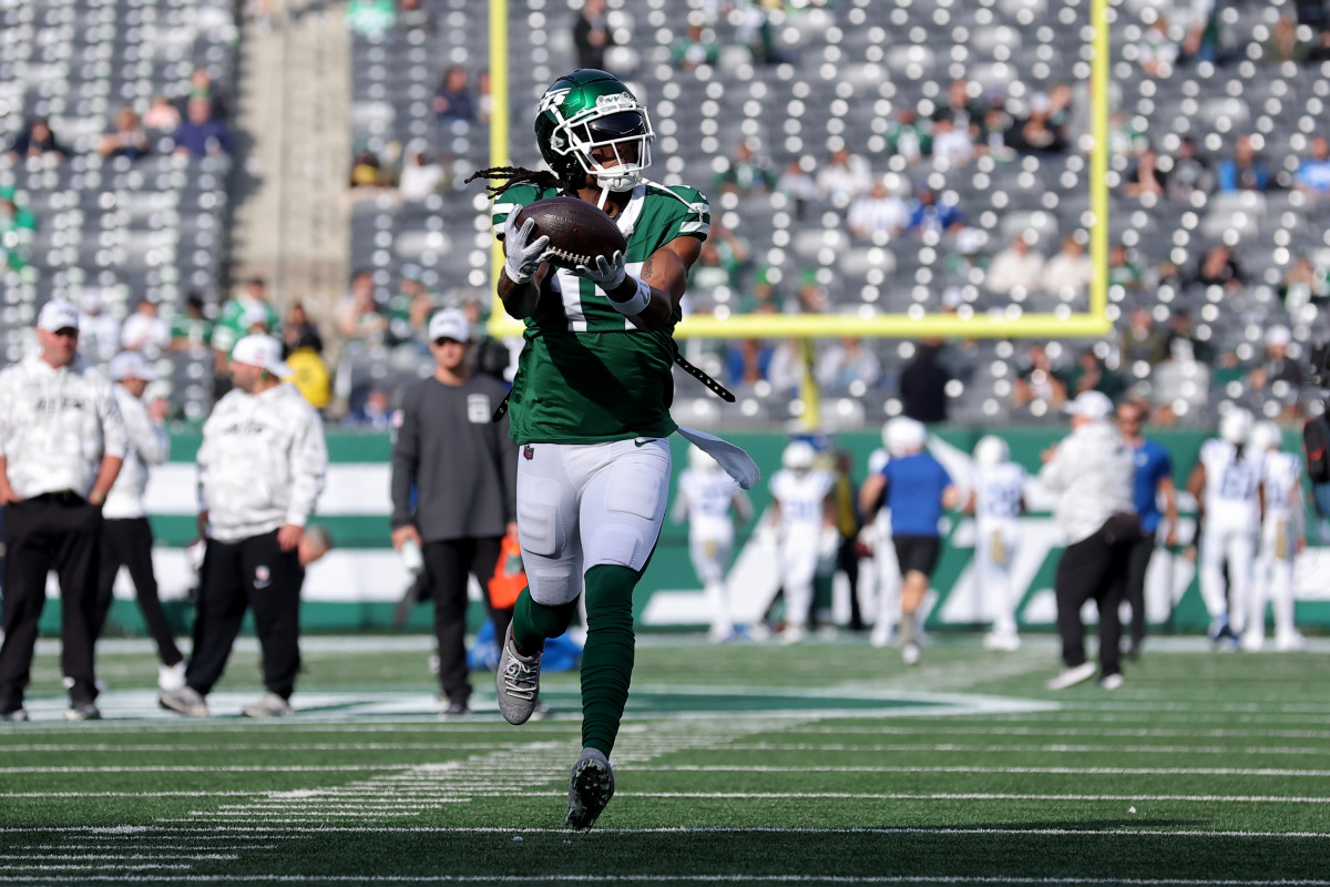 Nov 17, 2024; East Rutherford, New Jersey, USA; New York Jets wide receiver Davante Adams (17) warms up before a game against the Indianapolis Colts at MetLife Stadium. Mandatory Credit: Brad Penner-Imagn Images  