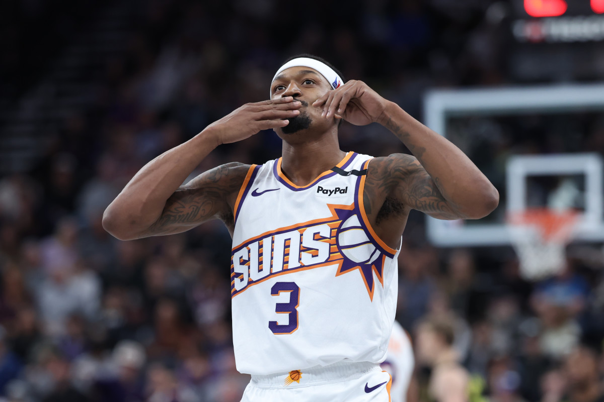 Phoenix Suns guard Bradley Beal reacts after making a 3-pointer against the Utah Jazz at Delta Center on Nov. 12, 2024.