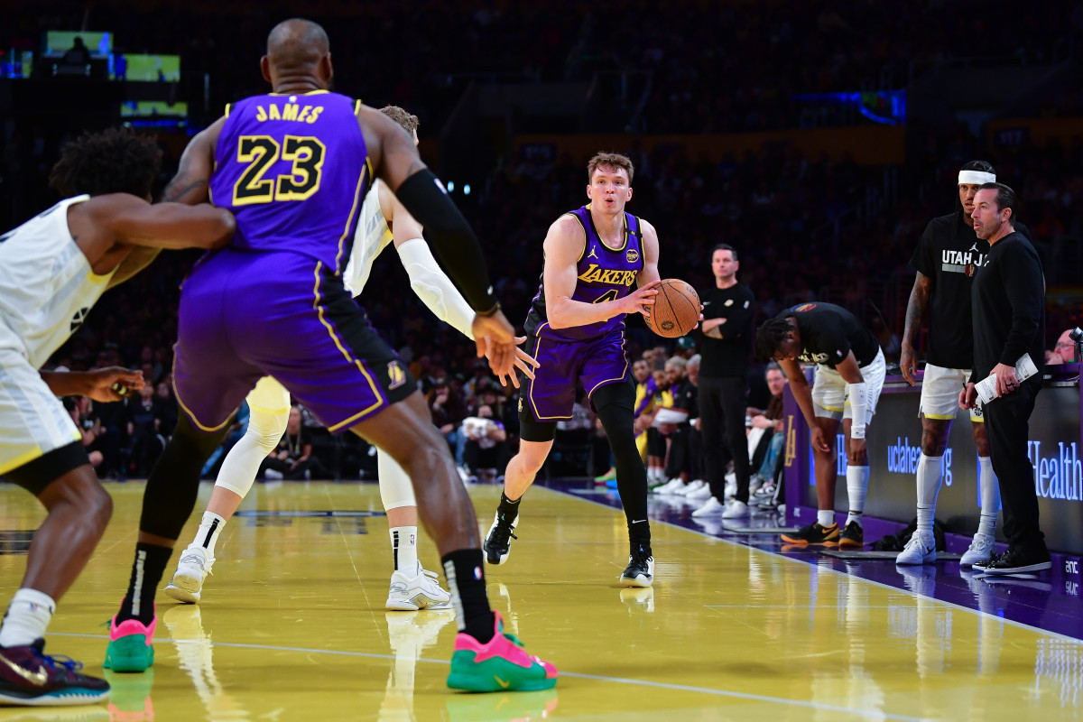 Los Angeles Lakers guard Dalton Knecht (4) passes the ball to forward LeBron James (23).