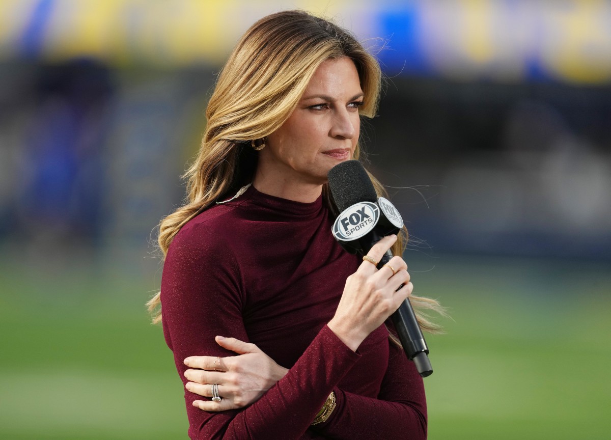 Erin Andrews Sends One-Word Message to Chiefs Star Before Super Bowl ...