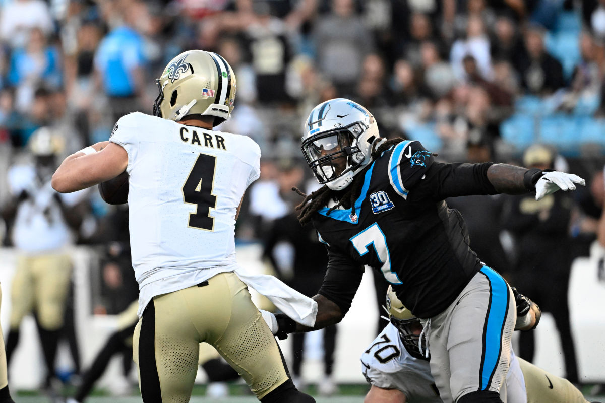 New Orleans Saints quarterback Derek Carr (4) and Carolina Panthers EDGE Jadeveon Clowney (7).