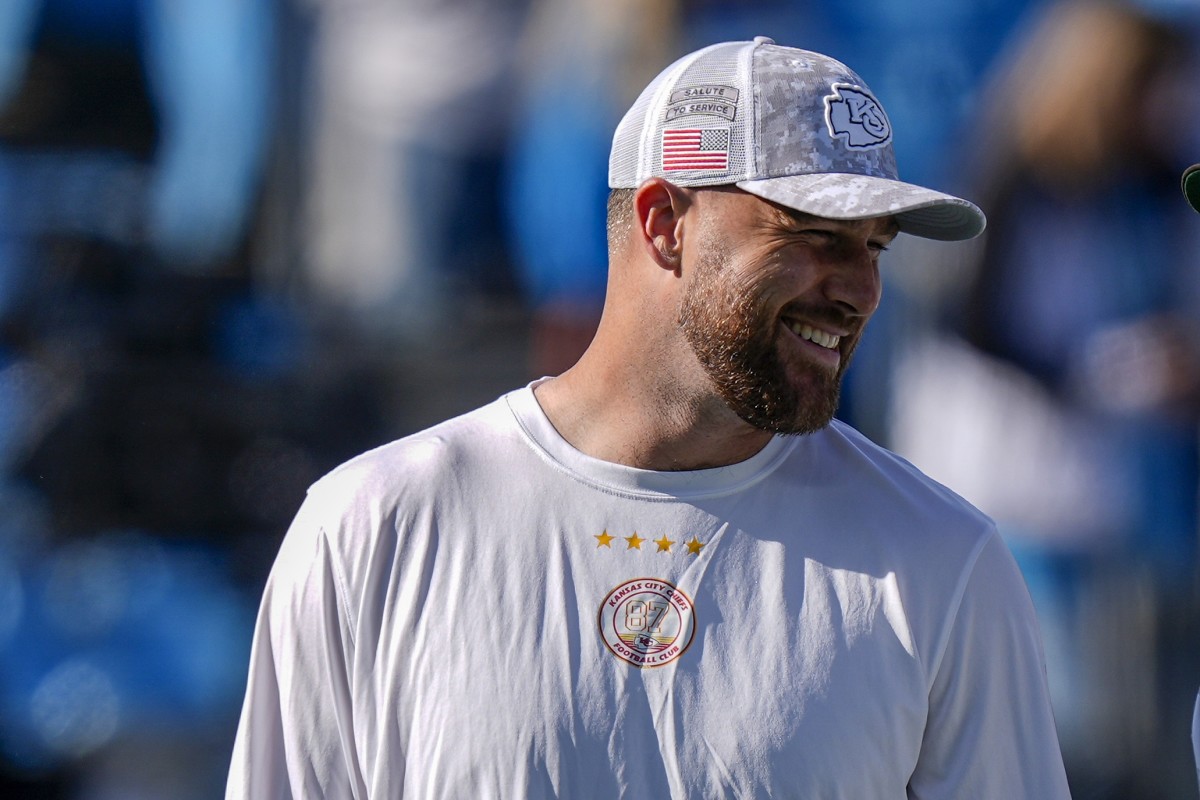 Kansas City Chiefs tight end Travis Kelce (87) during pregame warmups against the Carolina Panthers at Bank of America Stadium. Mandatory Credit: Jim Dedmon-Imagn Images