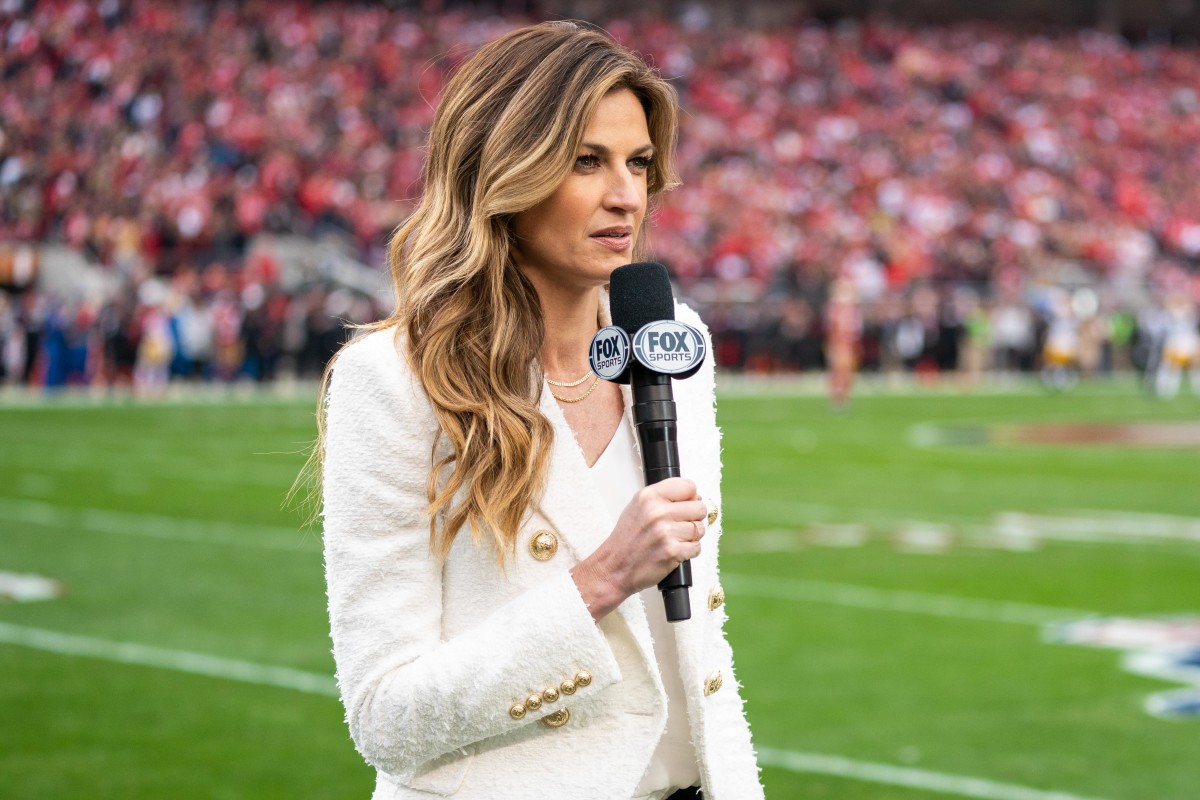 Erin Andrews Flexes Outfit for Ravens-Steelers - Athlon Sports