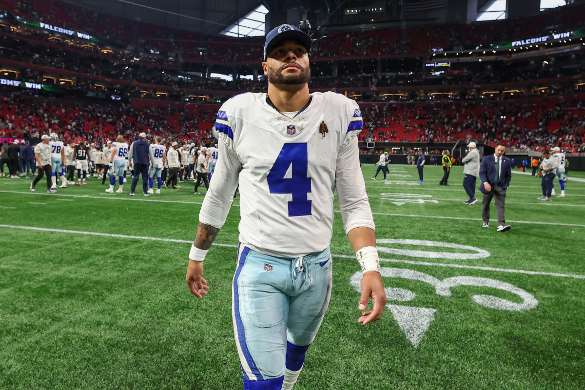 Former Dallas Cowboys head coach Jimmy Johnson claims he would not have given Dak Prescott a contract extension.