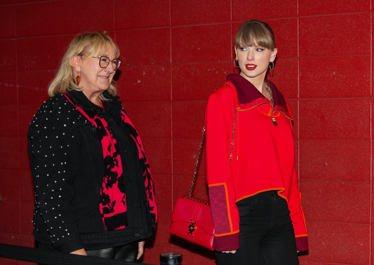 Donna Kelce and Taylor Swift arrive to Arrowhead Stadium on Nov. 29, 2024.